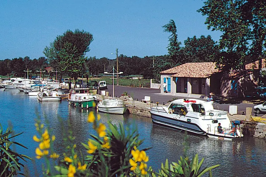 Städte, Stiere und wilde Camargue