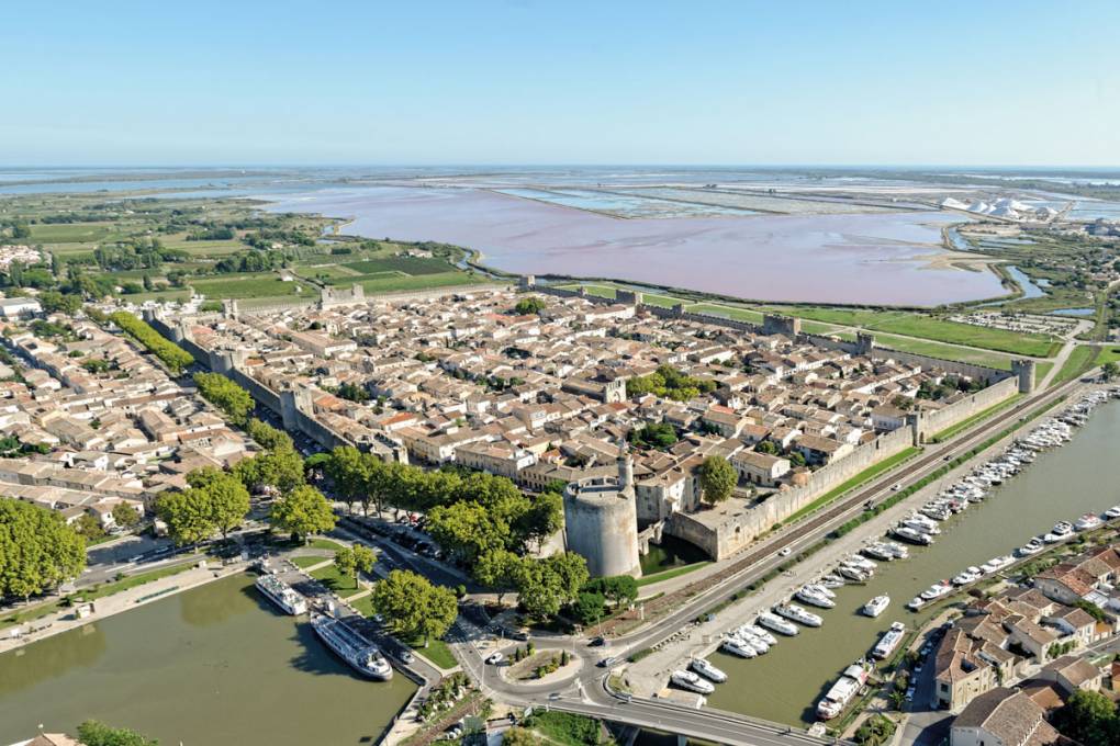 Aigues-Mortes – befestigte mittelalterliche Stadt erkunden