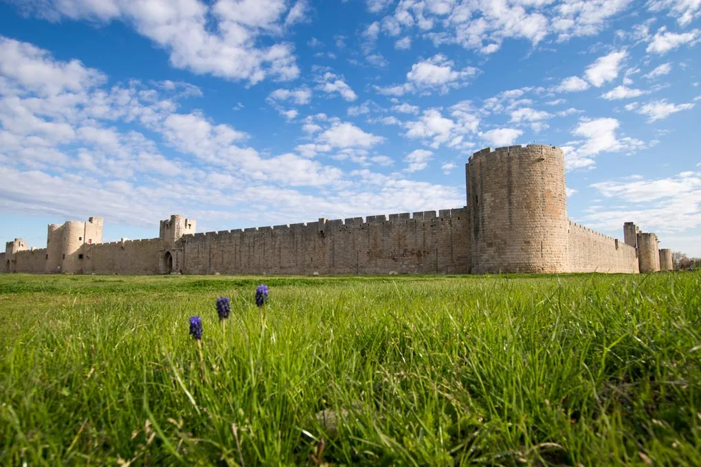Aigues-Mortes – befestigte mittelalterliche Stadt erkunden