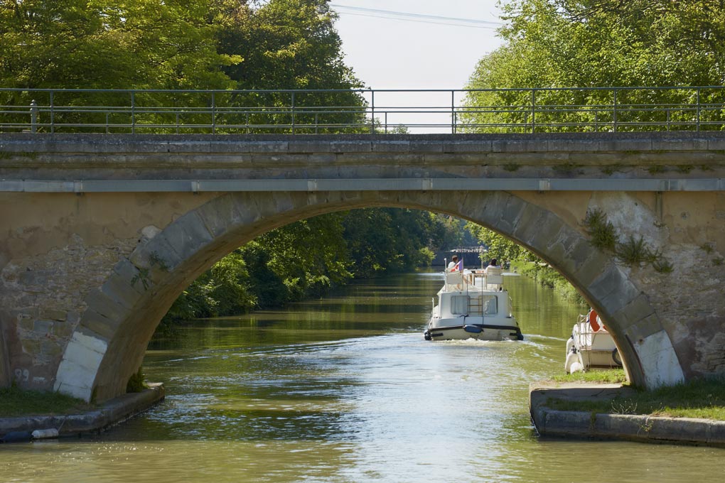 Explorer le village en circulade de Bram