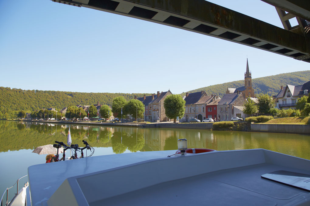 Retrouvez une nature authentique au cœur des Ardennes, en vous ammarrant au port de Fumay