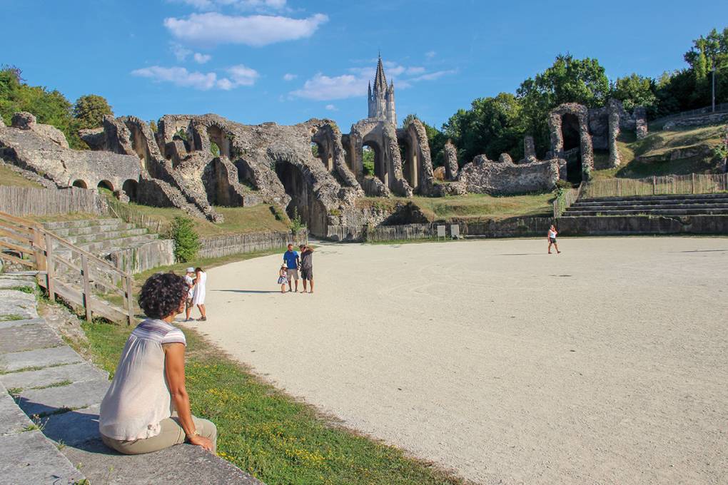 Naviguer le long des rives de Saintes