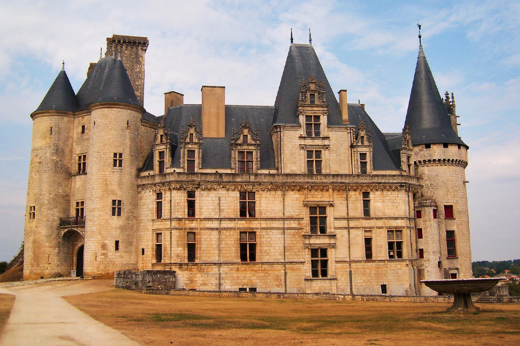 Naviguer près du Château de la Rochefoucauld