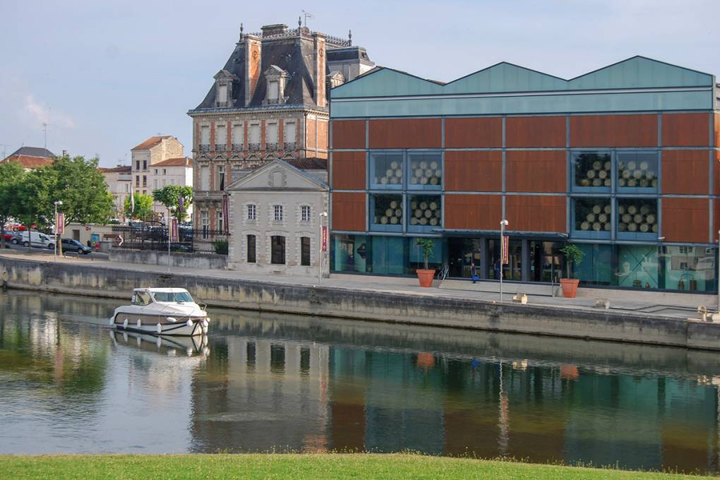 Histoire, BD et distilleries en Charente gallery image
