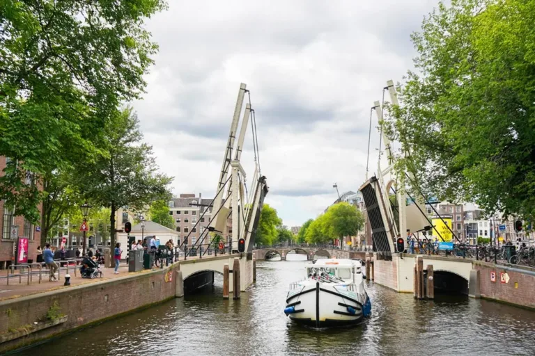 Ville d&rsquo;art et ponts-levis