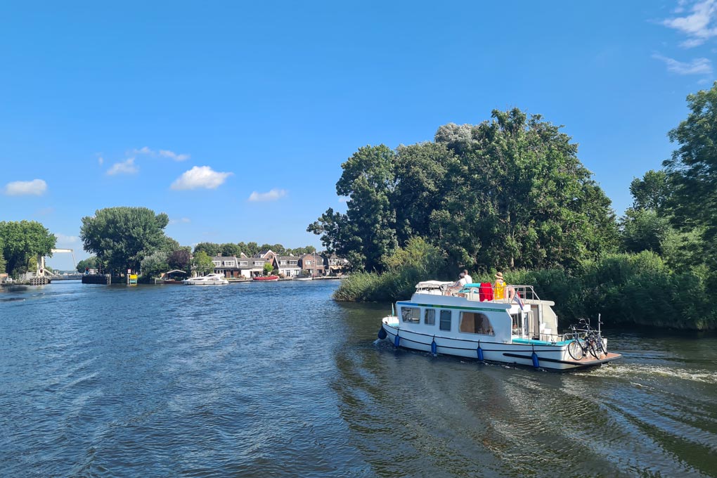 Heritage and harbors along the waterways
