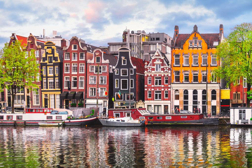 Discover the major iconic cities
