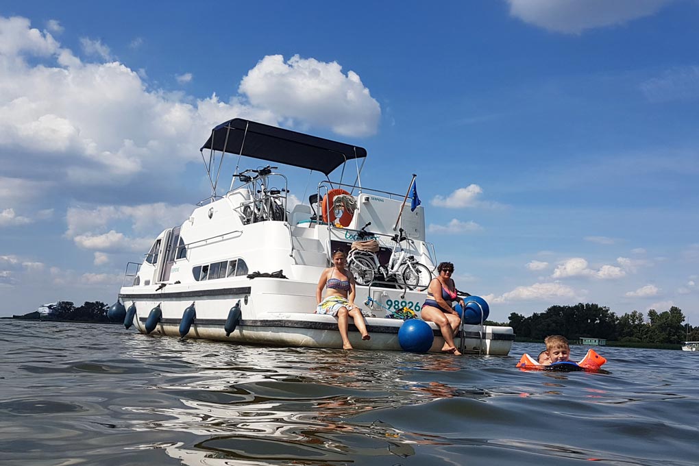 Ankern, baden, atmen – das Hausbootglück in Mecklenburg