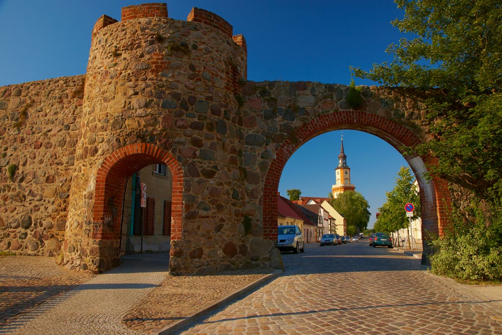 Von Klostersteinen zu Stadtmauern