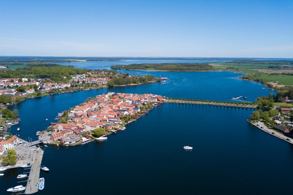 Historische Seen und königliche Routen per Boot