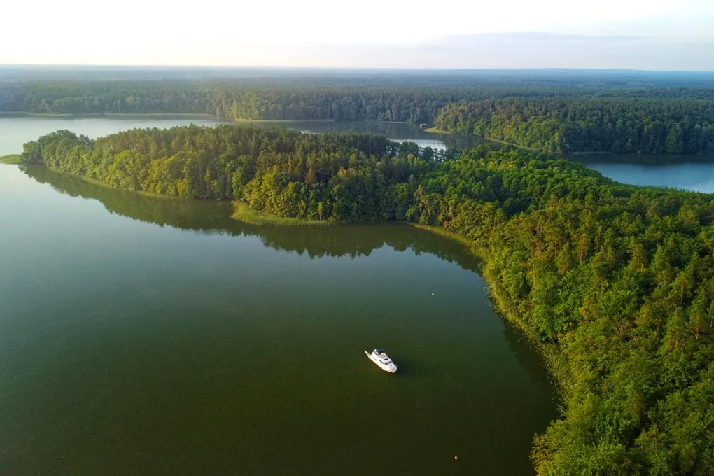De Fürstenberg à Lychen : un voyage féerique en péniche à travers forêts et lacs