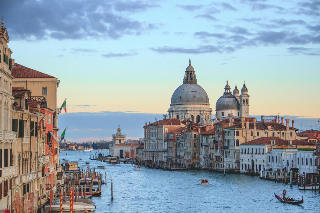 Venice lagoon and Sile river: a houseboat escape beyond Venice