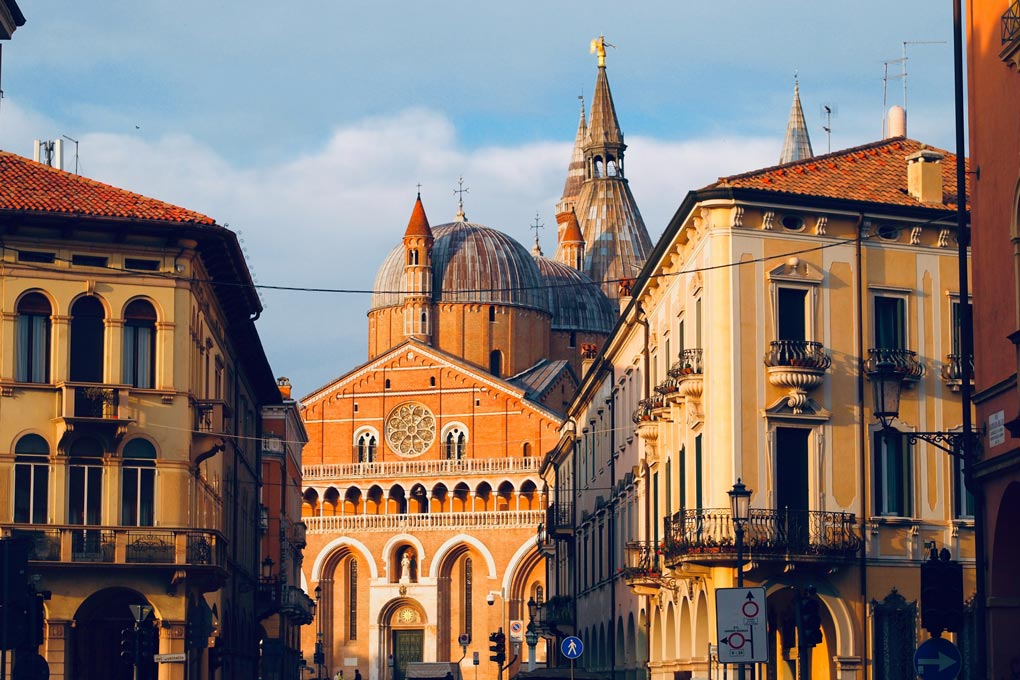 From Venice to Padua – a houseboat trip through art, history, and canals
