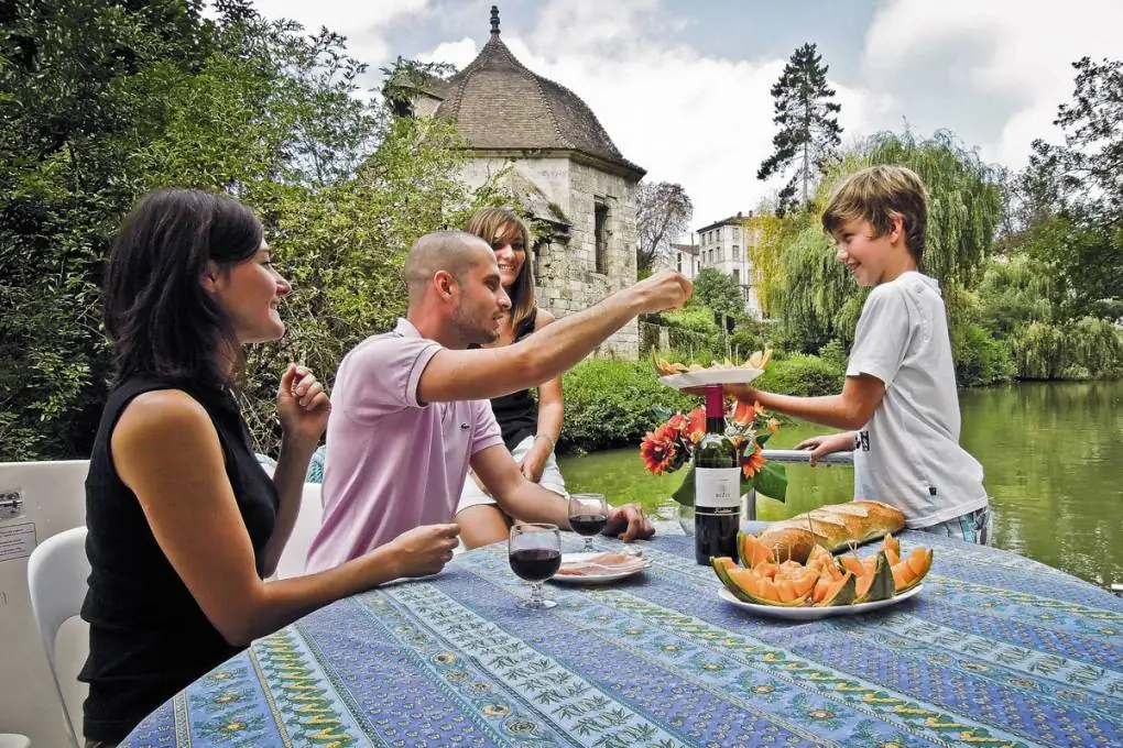 Weinberge von Buzet und Armagnac aus Condom gallery image