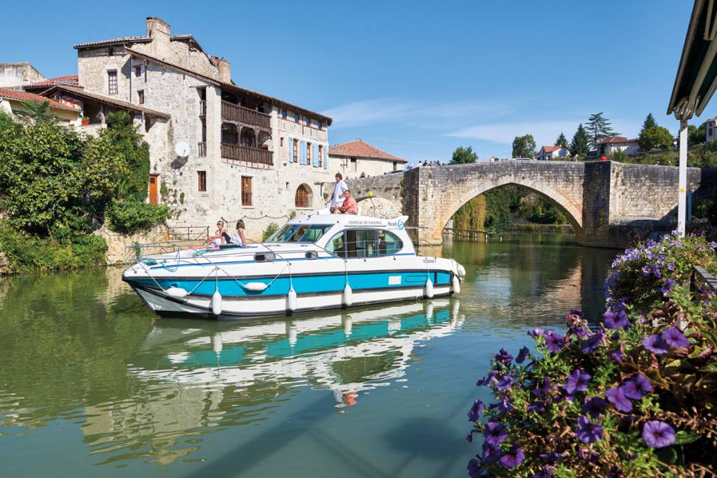 From the Bastide of Vianne to the Roman Bridge gallery image