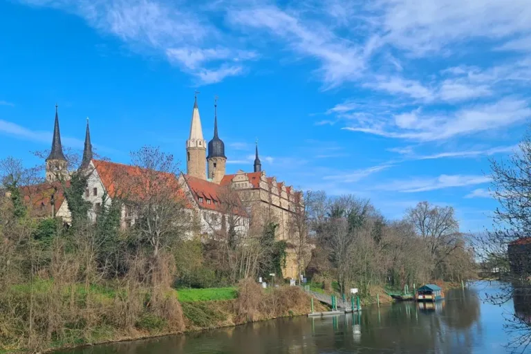 Schlösser und Weinberge an der Saale