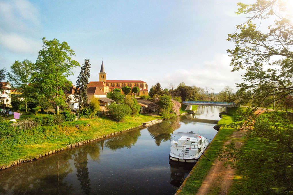Dompierre-sur-Besbre: Natur und Freizeit im Bourbonnais erleben