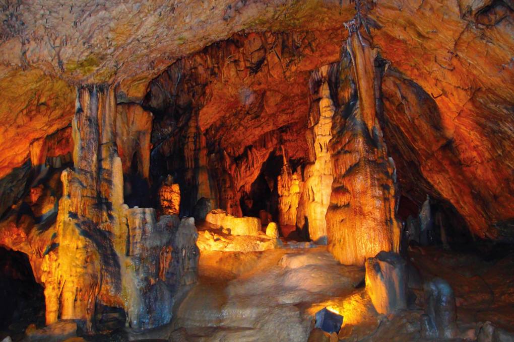Explorer la Grotte d'Osselle