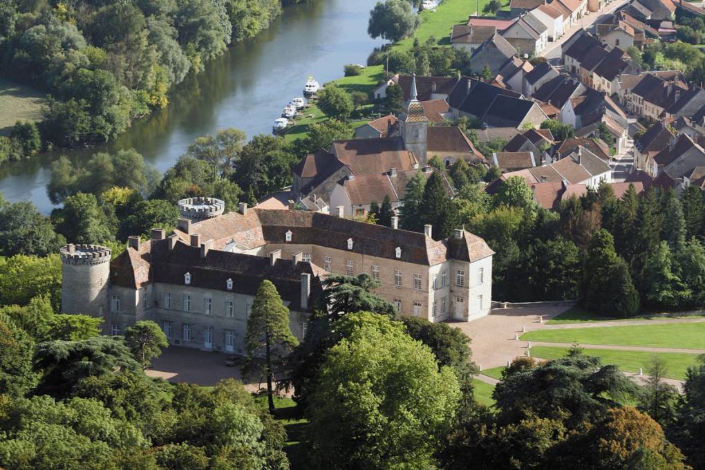 Das mittelalterliche Schloss Ray-sur-Saône bestaunen