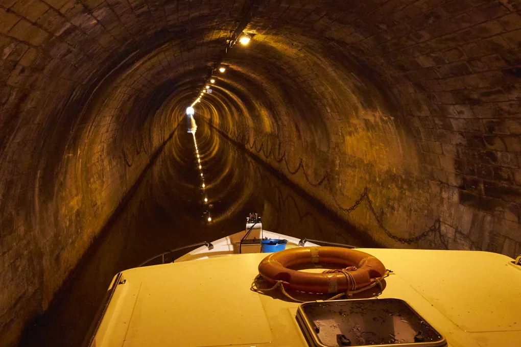 Den Tunnel von Saint-Albin durchqueren