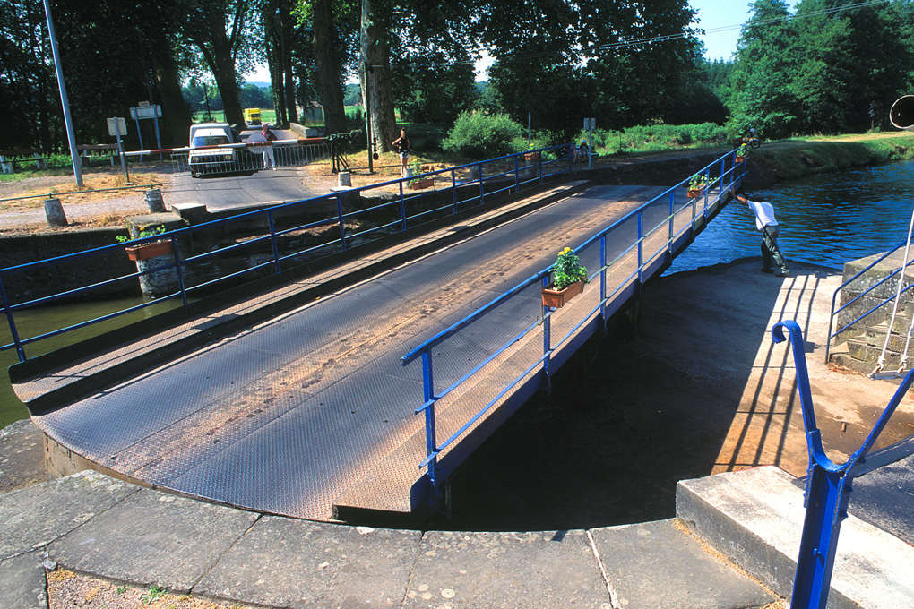 Admirer Selles et son pont tournant