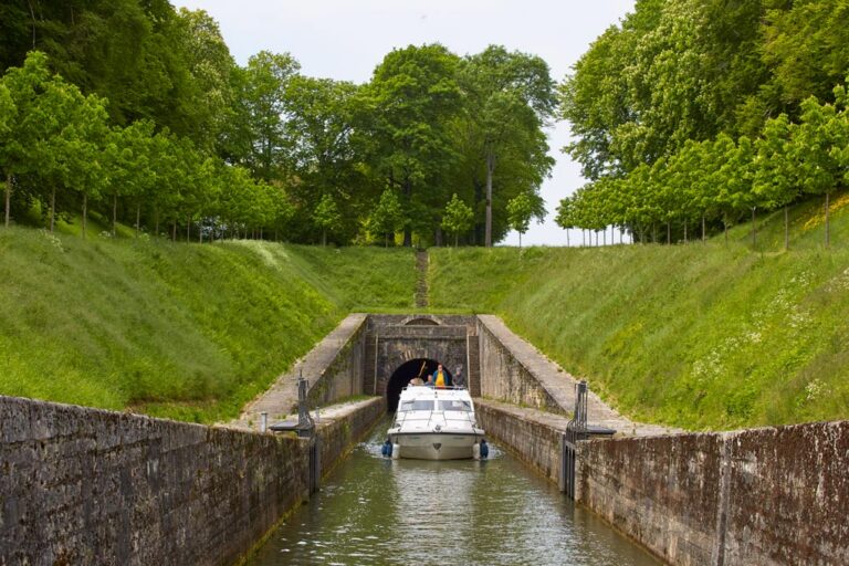 Tunnel und Festung