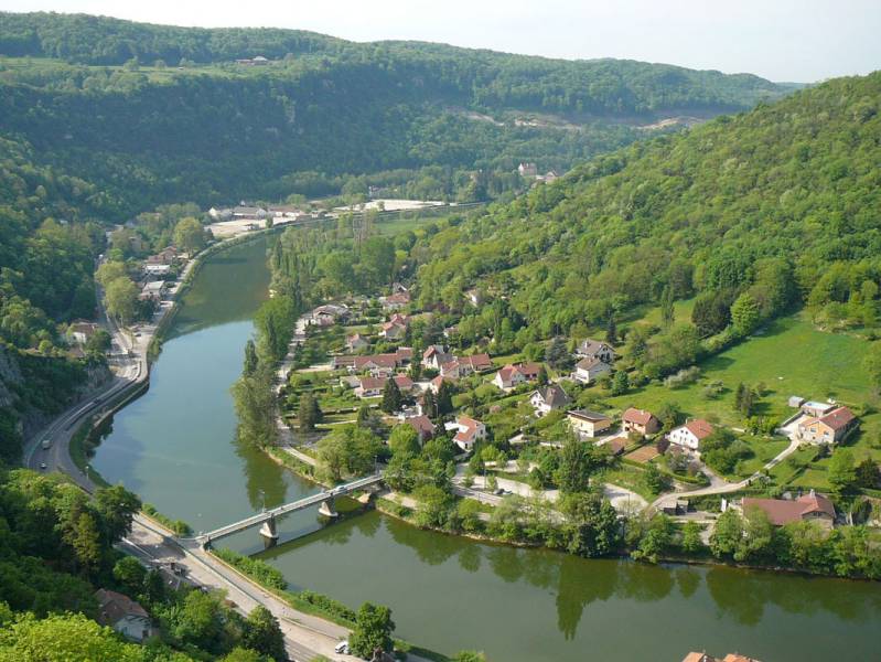 Den Waschbrunnen von Orchamps entdecken