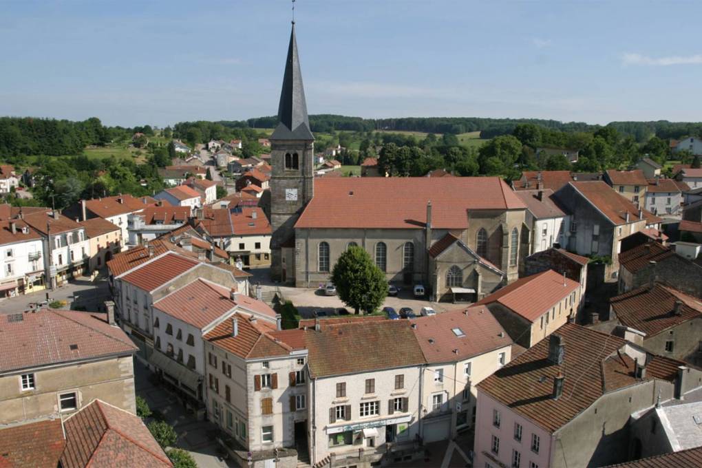 Fontenoy-le-Château erkunden – bekannt für seine Stickereitradition