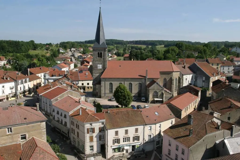 Fontenoy-le-Château erkunden – bekannt für seine Stickereitradition