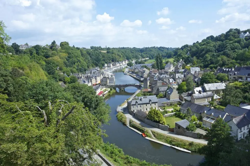 Die charmante Stadt Dinan besuchen