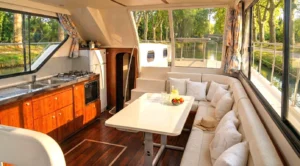 Features and Layout of Our Model - Cruiser Comfort 6/9 Pers.