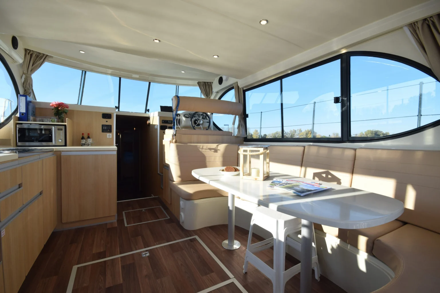 Ausstattung und Einrichtung unseres Modells - Cruiser Premium+ 8/10 Pers.