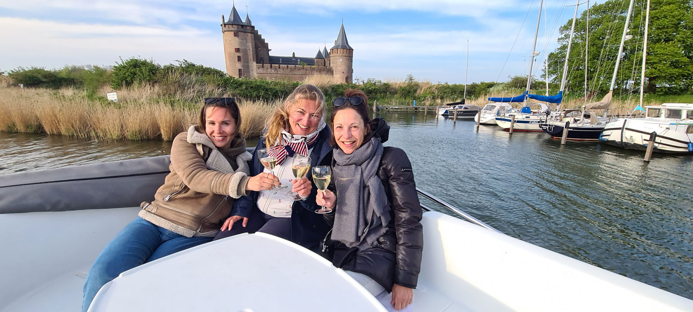 Die Hausbootfahrt macht Spaß